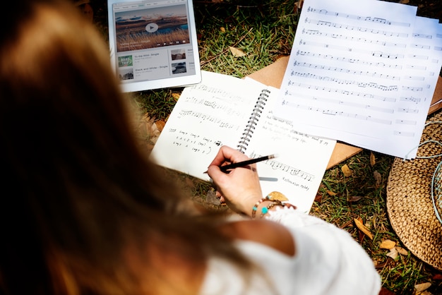 Photo girl playing guitar writing song concept