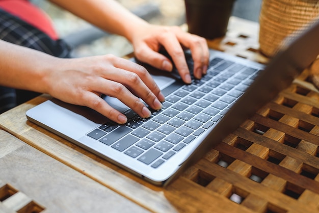 The girl typing keyboard in the cafe