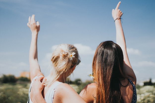 Girls Blonde and brown with fingers up