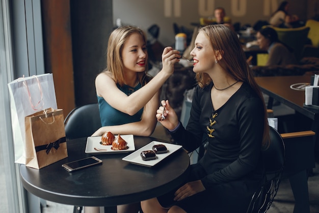 girls in restaurant