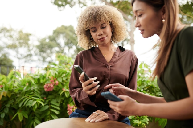 Girls sharing smartphone screens