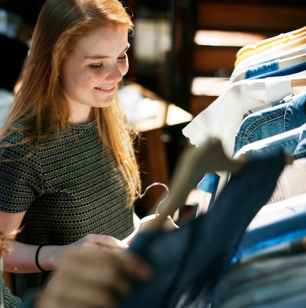 Photo girls shopping for clothes