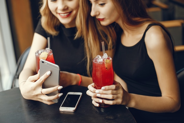 girls with cocktails