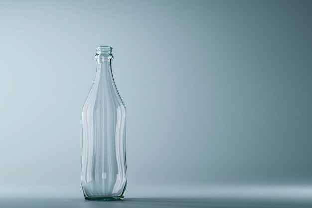 Photo a glass bottle with a white background