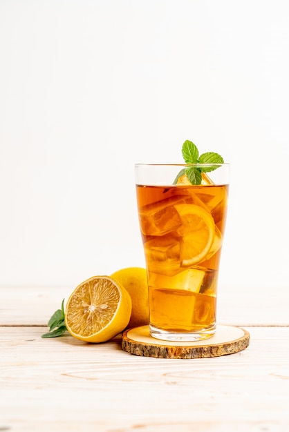 glass of ice lemon tea