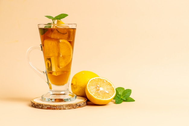 glass of ice lemon tea