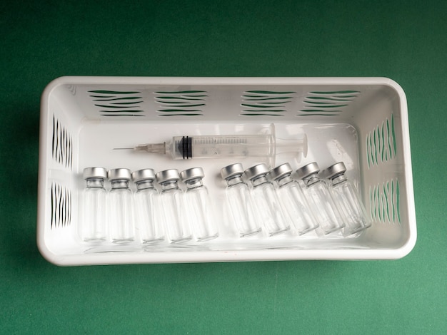 Glass vials in which the vaccine liquid and syringe are in a plastic box