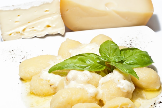 Gnocchi stuffed with four cheeses