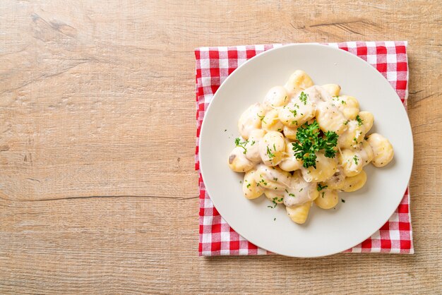 Gnocchi with mushroom cream sauce and cheese