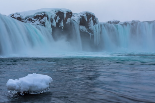 Photo godafoss, one of the most famous waterfalls in iceland.