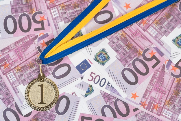 gold medal for first place on money with a face value of five hundred euro