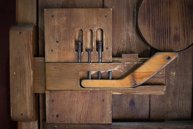 A good example of the operation of the mechanism of the door lock and the lock is squawned. Primitive layout made of wood