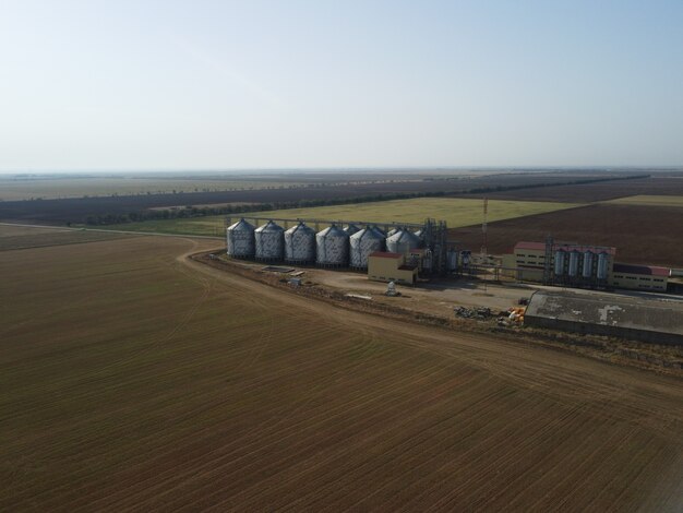 Photo grain elevator metal grain elevator in agricultural zone agriculture storage for harvest grain