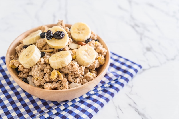 granola with banana, raisin and milk 