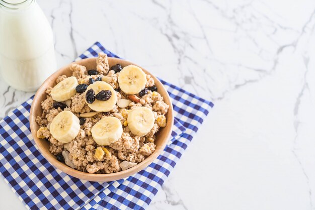 granola with banana, raisin and milk 