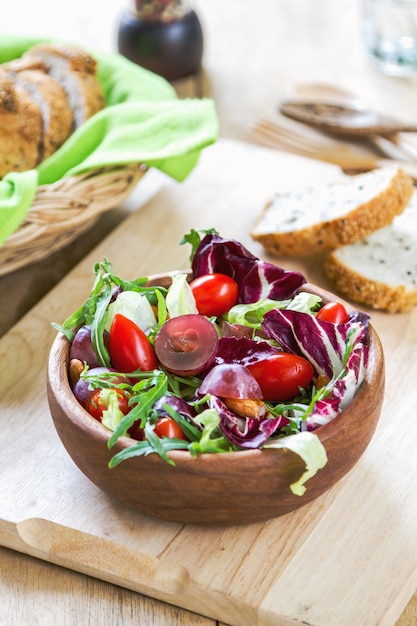 Grape with Radadicchio, Rocket salad by some sesame bread