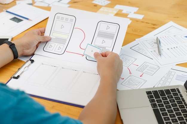 Graphic designers work together with UX UI