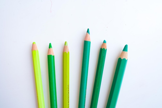 green Color pencils macro wallpaper