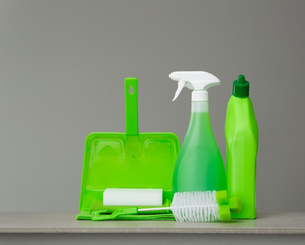 Green detergent bottle for toilet, spray bottle, brush, sponge, scoop and dust