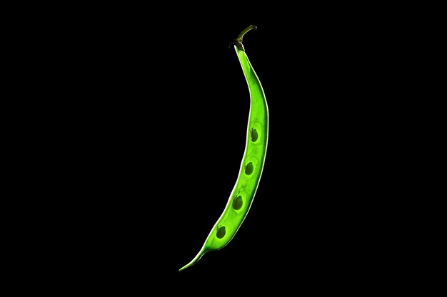 Photo green peas on a black space closeup