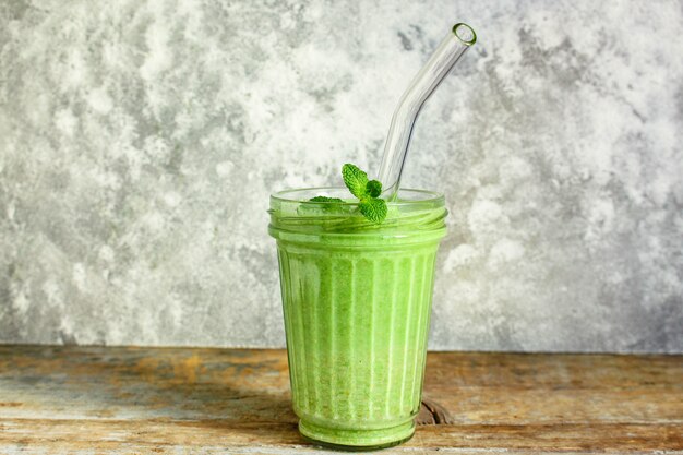 green smoothie cocktail antioxidant diet