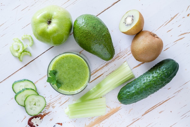 Green smoothie and ingredients