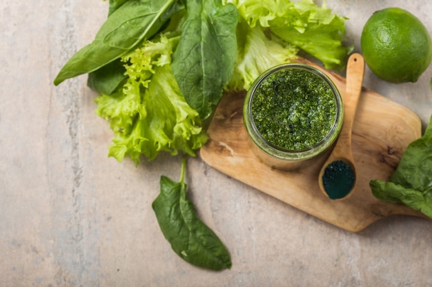 Green smoothie with spirulina