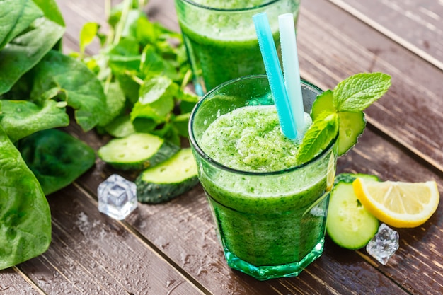 Green vegetable smoothie