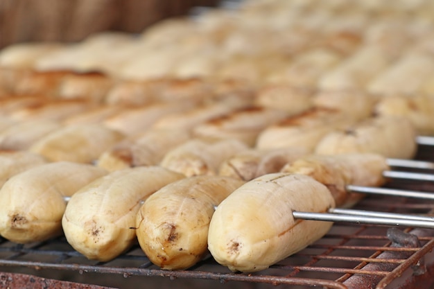 grill bananas at the market