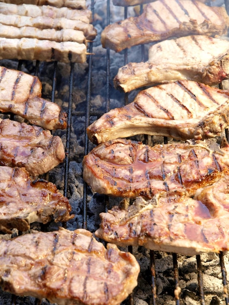 A grill with meat on it and the word steak on the side