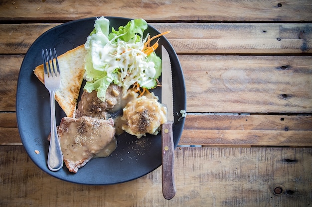 grilled beef steak with salad