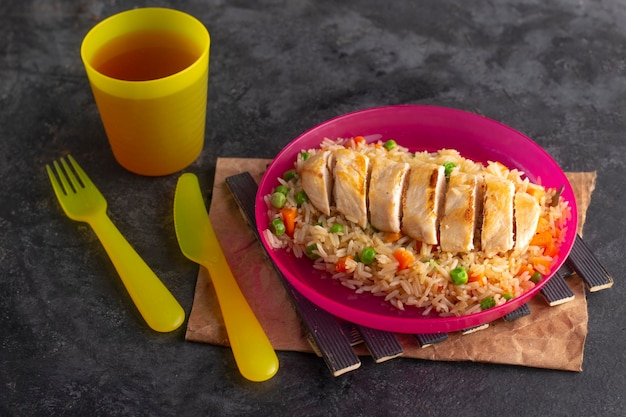 Grilled chicken with rice and veggies