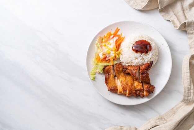 Photo grilled chicken with teriyaki sauce and rice