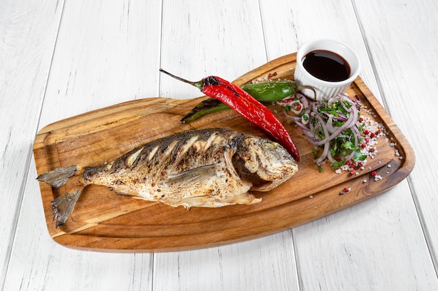 Grilled fish with pepper and vegetables and sauce