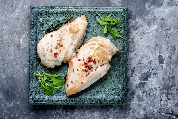 Photo grilled healthy chicken breasts