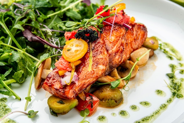 Grilled salmon fillet with vegetables mix