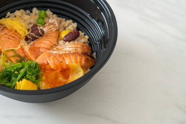 Grilled salmon with brown rice donburi - Japanese food style