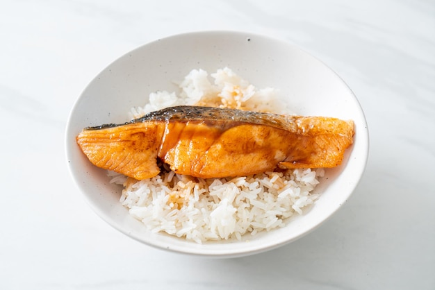 Grilled Salmon with Soy Sauce Rice Bowl