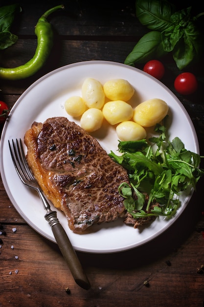 Grilled steak with potatoes