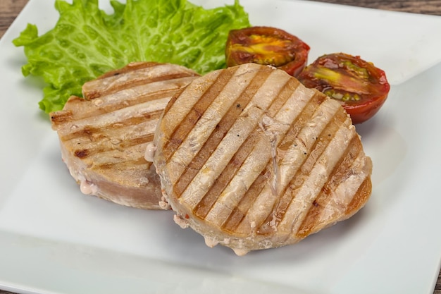 Grilled tuna steak with kumato