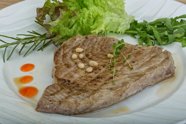 Grilled tuna steak