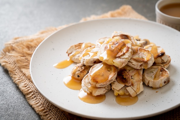 Grills Sliced Banana with Caramel Sauce