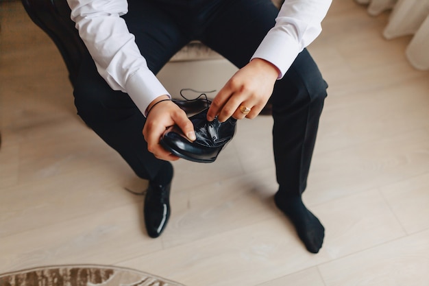 Groom meeting, details, jacket, shoes, watches and buttons on the wedding day