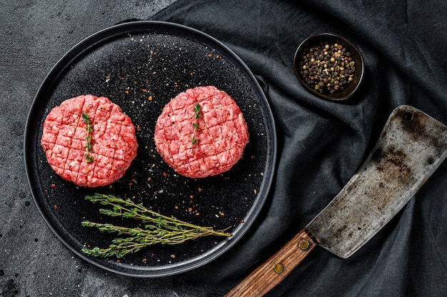 The ground beef patties, minced meat cutlets.