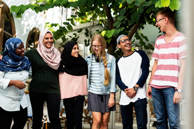 Photo a group of diverse teenagers