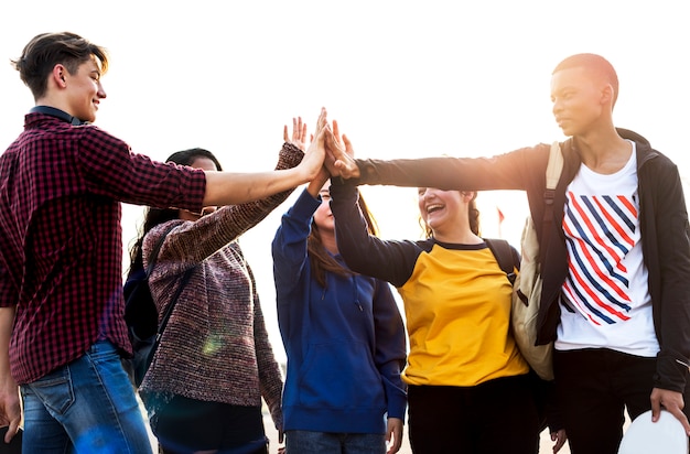 Photo group of friends all high five together