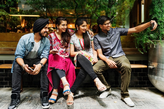 Photo group of indian people are taking selfie together