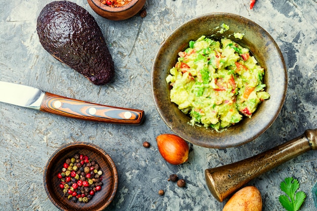 Photo guacamole,cold mexican appetizer