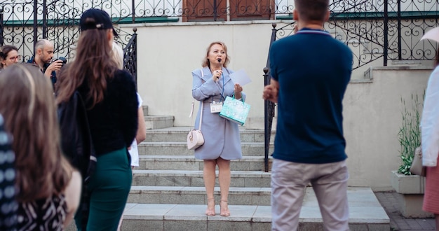 Guide and a group of tourists standing on the steps of the hotel