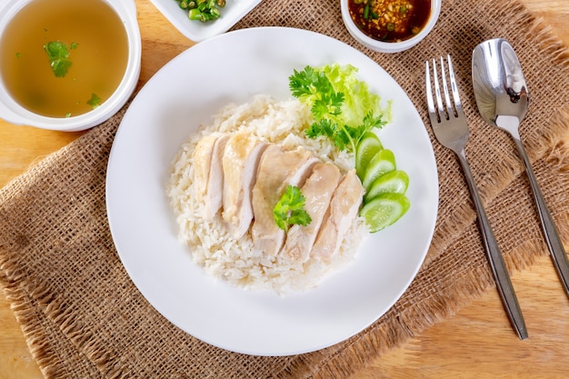 hainanese boiled chicken rice on the wooden table